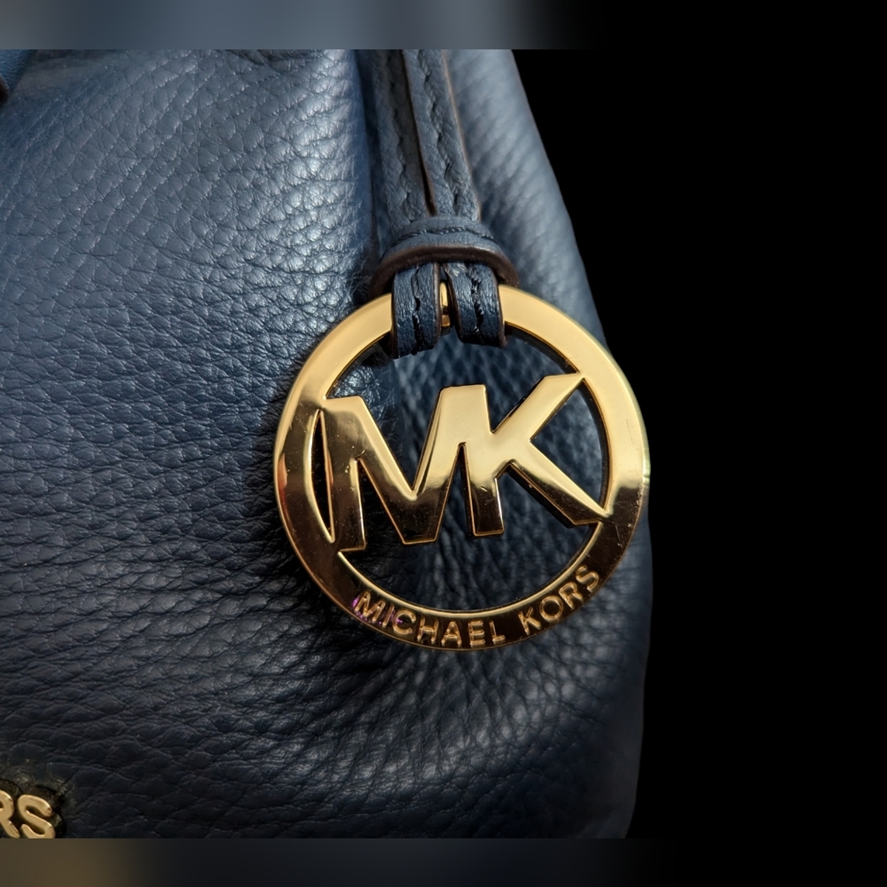 Michael Kors ❤Jules Soft Leather Drawstring Crossbody Bag - Navy Blue - Like New - Picture 5 of 5